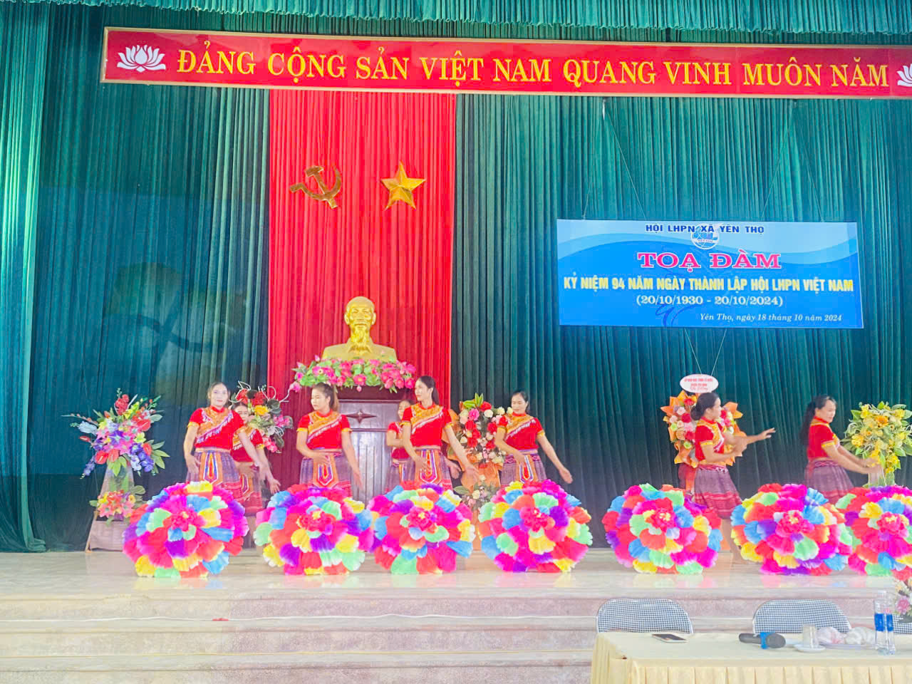 C:\Users\Administrator\Desktop\Ảnh lao động trồng cây\z5948490915147_153112156511a80914cce3ca150665bc.jpg
