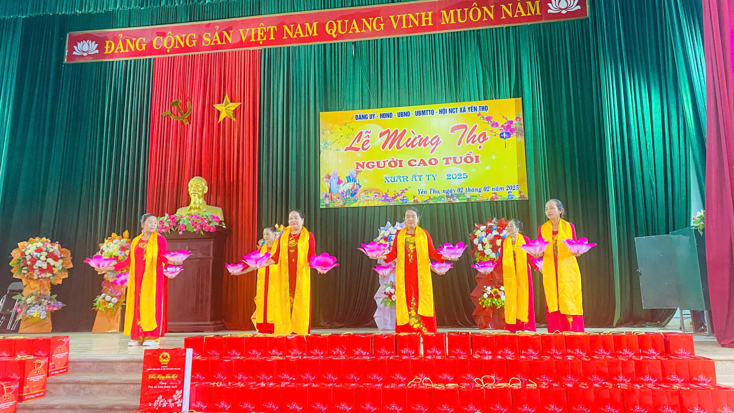 ĐẢNG ỦY, HĐND, UBND, MTTQ, HỘI NGƯỜI CAO TUỔI XÃ YÊN THỌ TỔ CHỨC CHÚC THỌ, MỪNG THỌ CHO NGƯỜI CAO TUỔI.