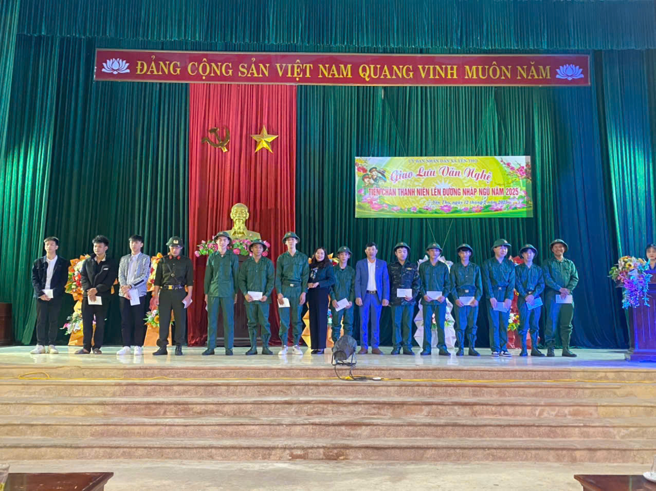 Xã Yên Thọ Tổ chức Chương trình Giao lưu văn nghệ tặng quà tiễn chân Thanh niên lên đường nhập ngũ năm 2025