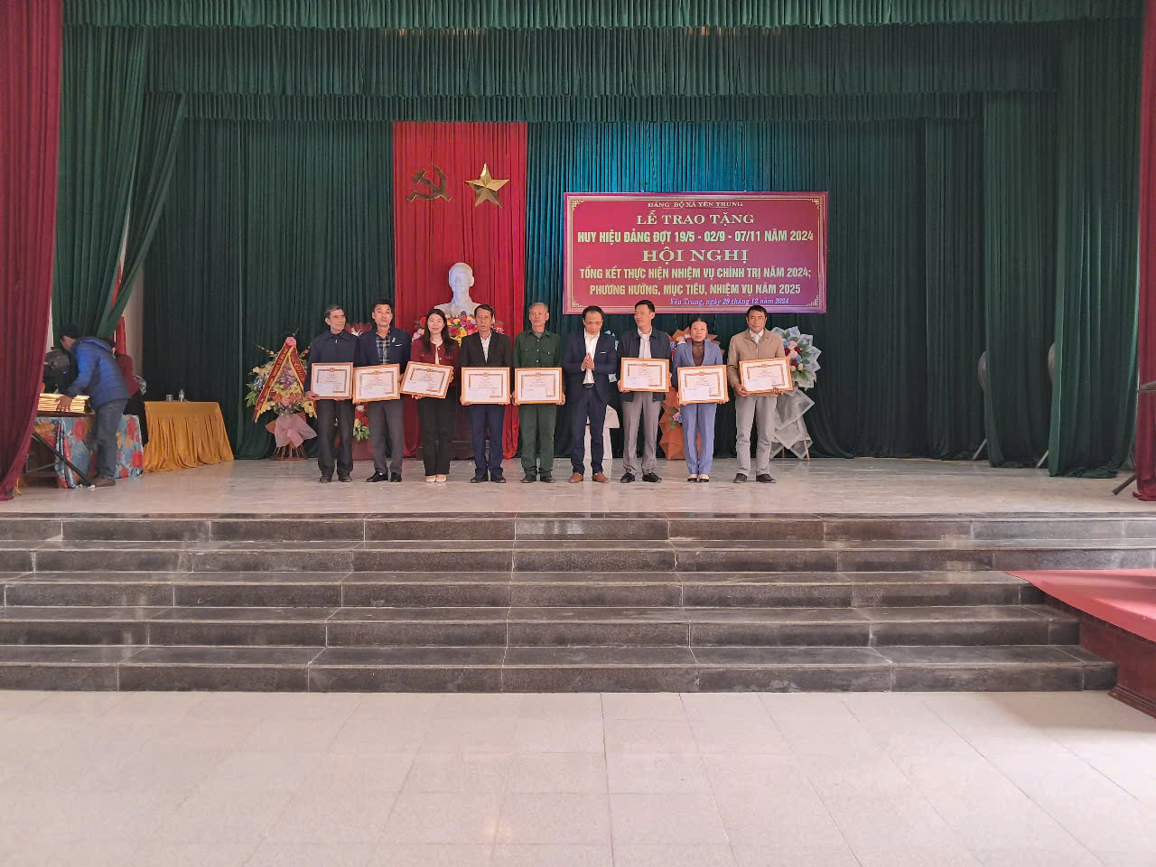Anh-tin-bai