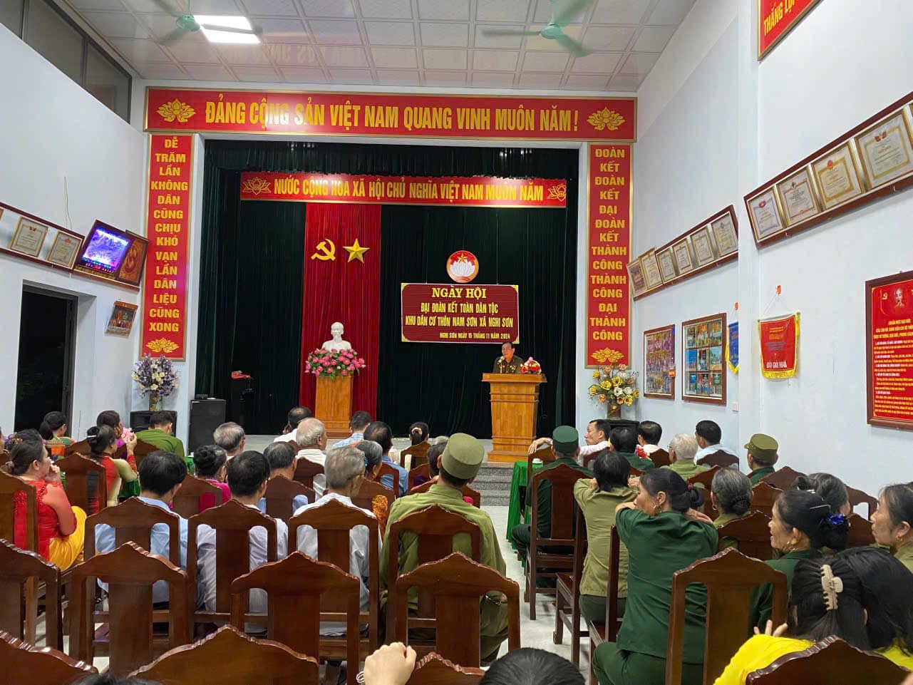 Anh-tin-bai