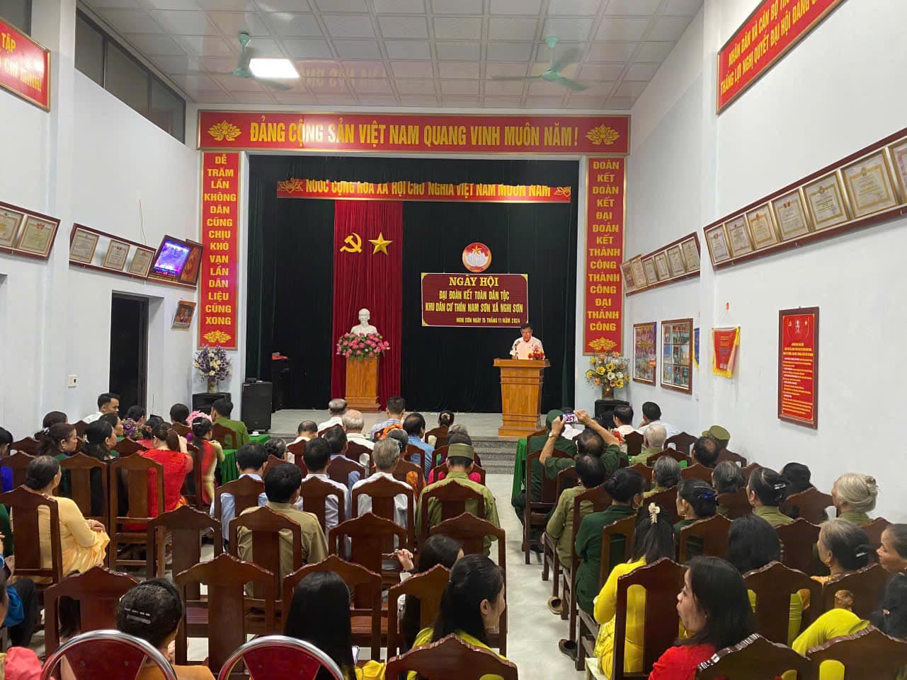 Anh-tin-bai
