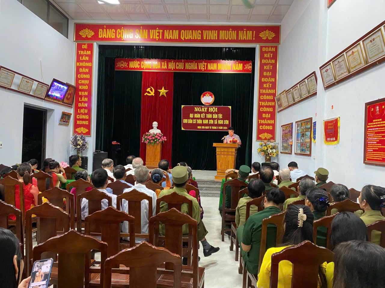 Anh-tin-bai