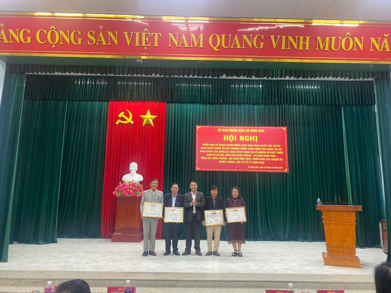 Anh-tin-bai