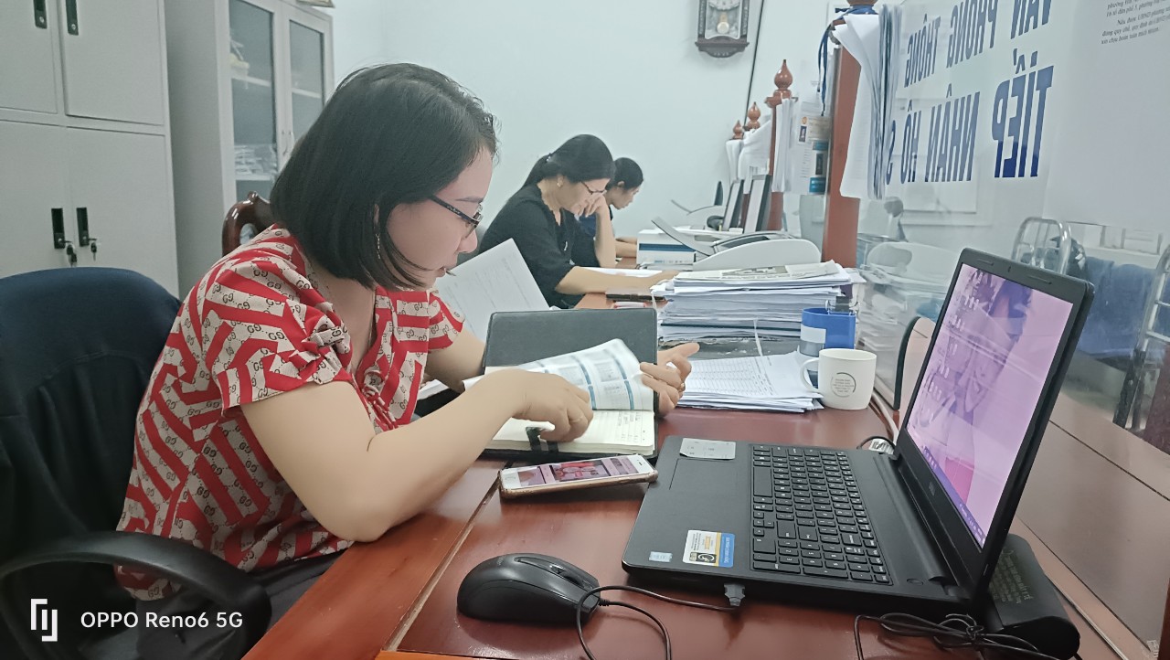 BỘ PHẬN TIẾP NHẬN VÀ TRẢ KẾT QUẢ PHƯỜNG HẢI AN TÍCH CỰC TUYÊN TRUYỀN HAI NHÓM THỦ TỤC HÀNH CHÍNH (TTHC) LIÊN THÔNG TRÊN CỔNG DỊCH VỤ CÔNG