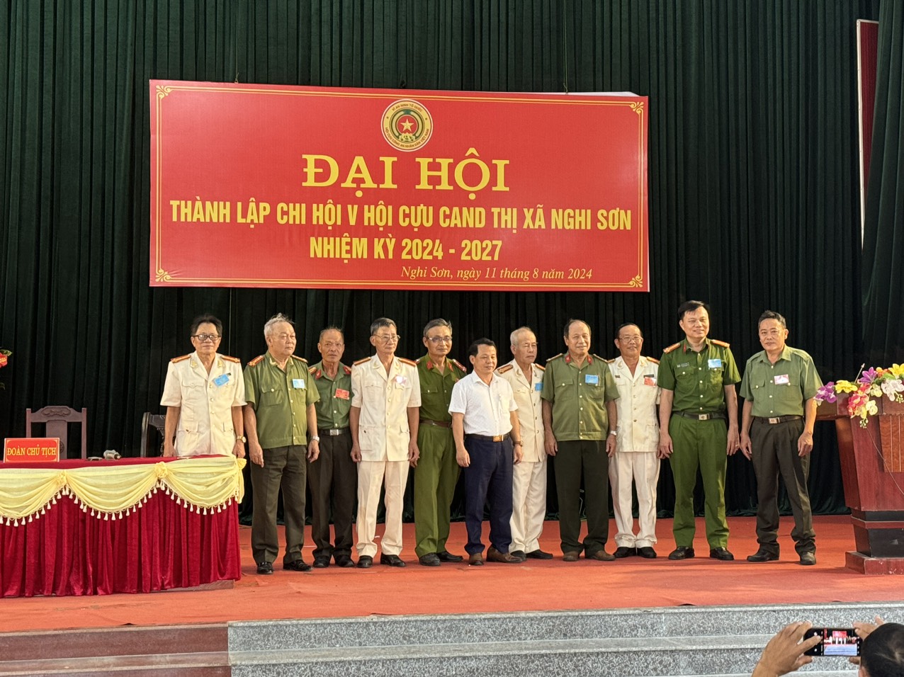 ra mắt cBCH chi hội.jpg