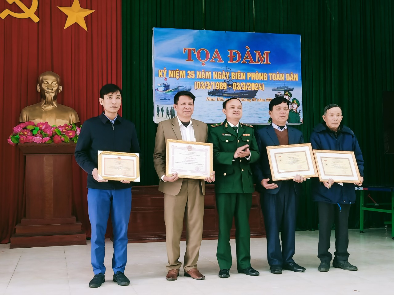 TỌA ĐÀM KỶ NIỆM NGÀY BIÊN PHÒNG TOÀN DÂN