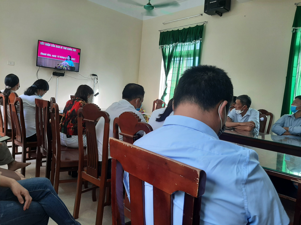 học trực tuyến.jpg