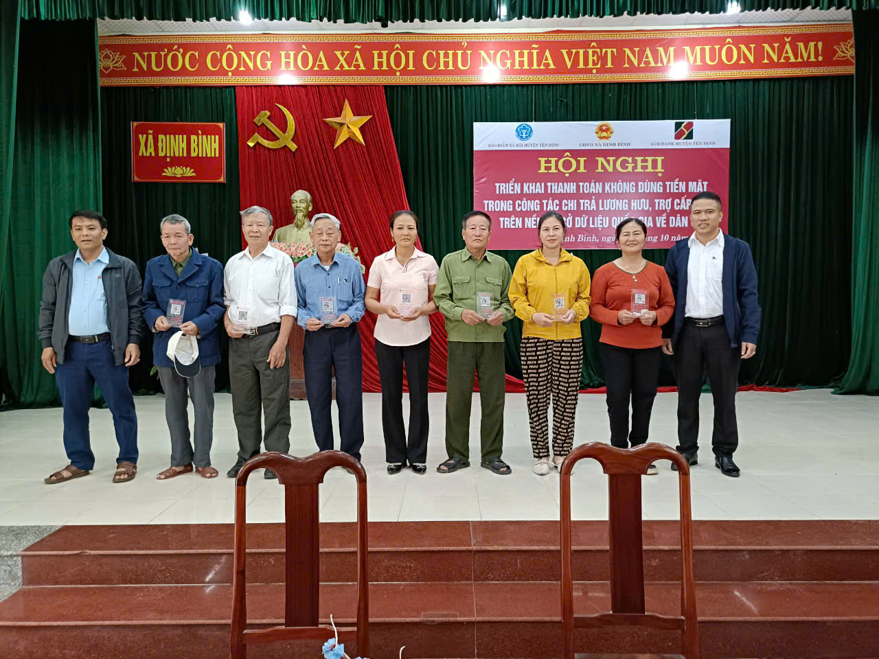 C:\Users\Van Hoa\Desktop\z5981315813892_2425f208298393099e0a8dec340b29e7.jpg