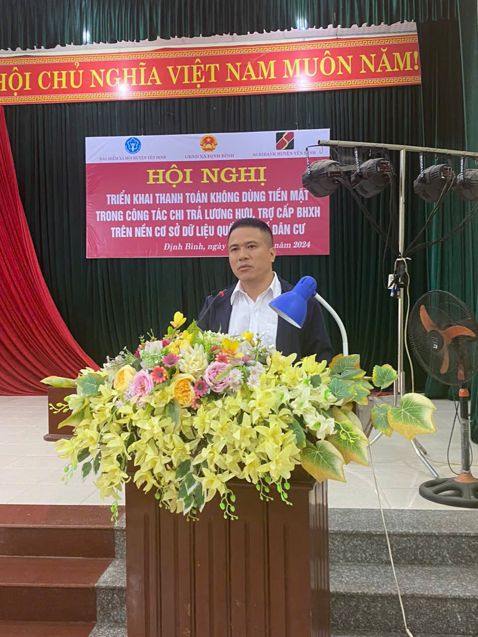 C:\Users\Van Hoa\Desktop\Ngân hàng.jpg