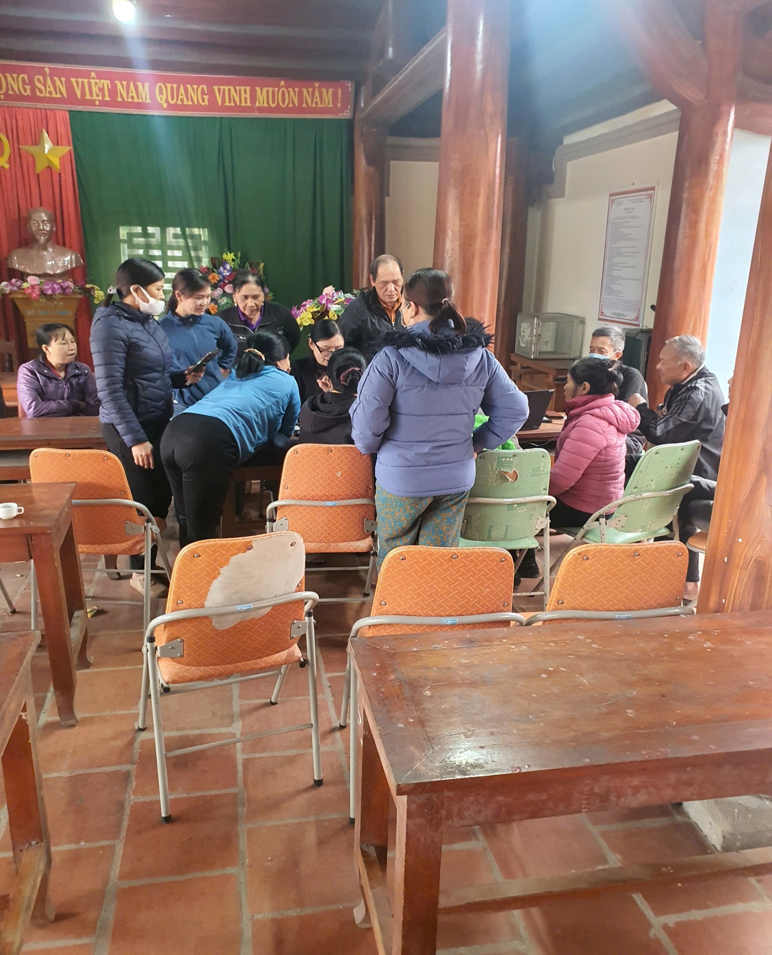 C:\Users\Van Hoa\Desktop\Ấp Trú.jpg