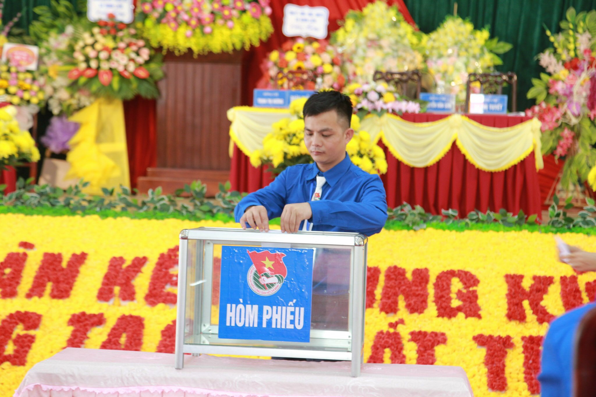Bỏ phiếu 1.jpg