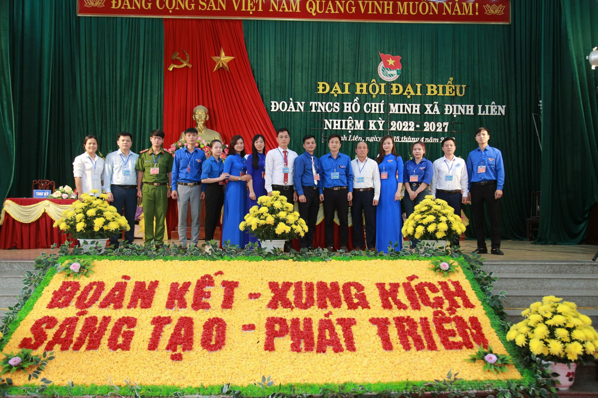 đoàn khóa mới.jpg
