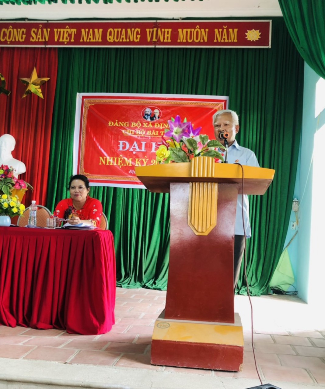 cử tri tham luận tại ĐHcb.jpg