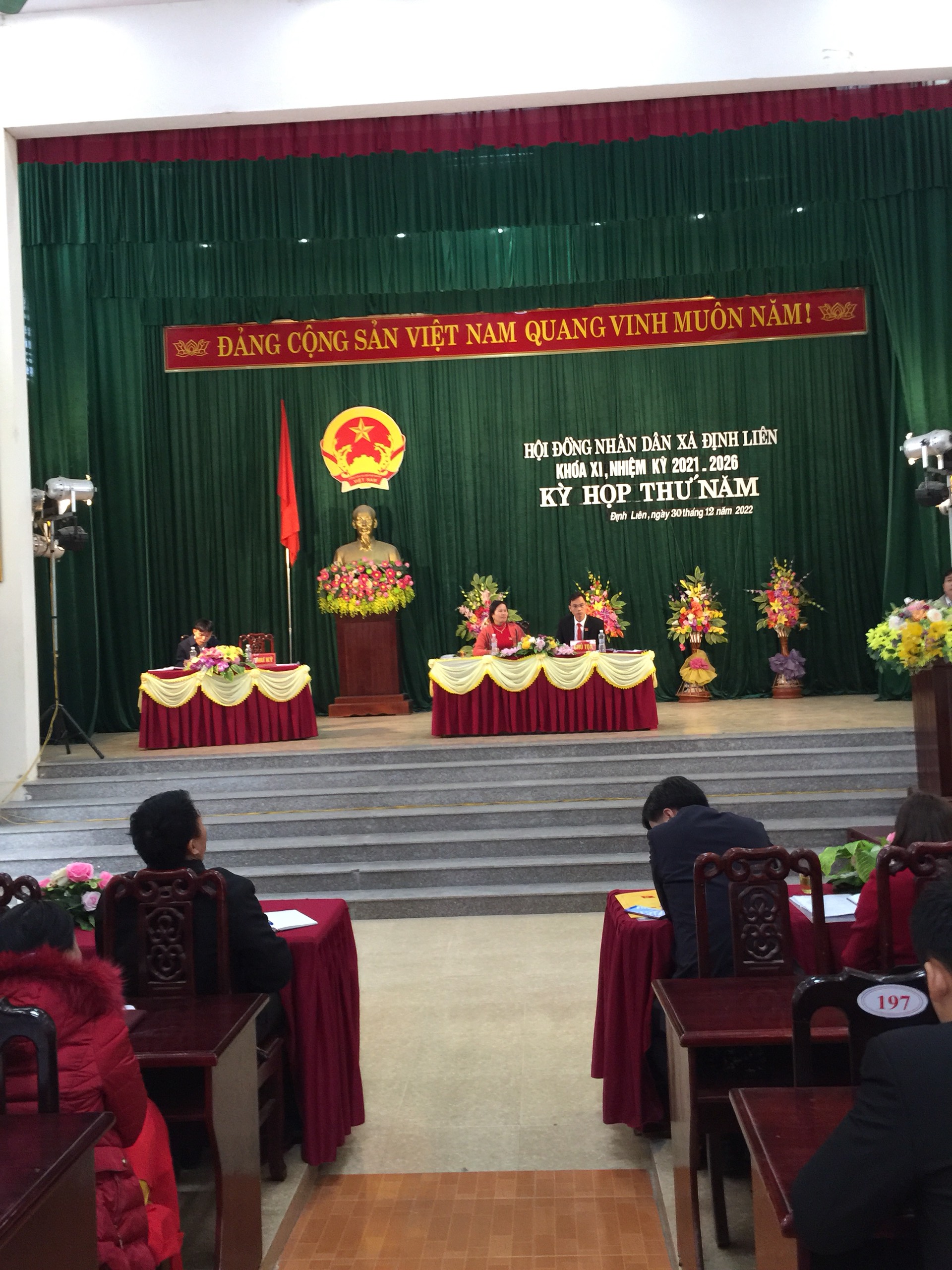 ảnh 1 Kỳ hợp thứ 5 HĐND xã cuối 2022.jpg