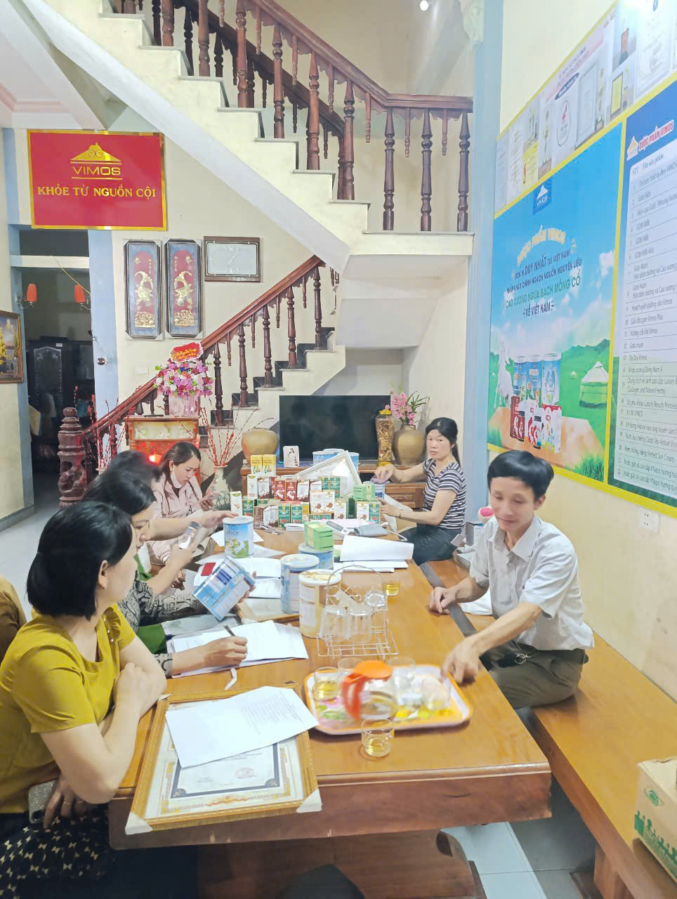 Xã Định Thành kiểm tra việc kinh doanh sản phẩm sữa có liên quan vụ việc sản xuất, phân phối sữa giả trên địa bàn