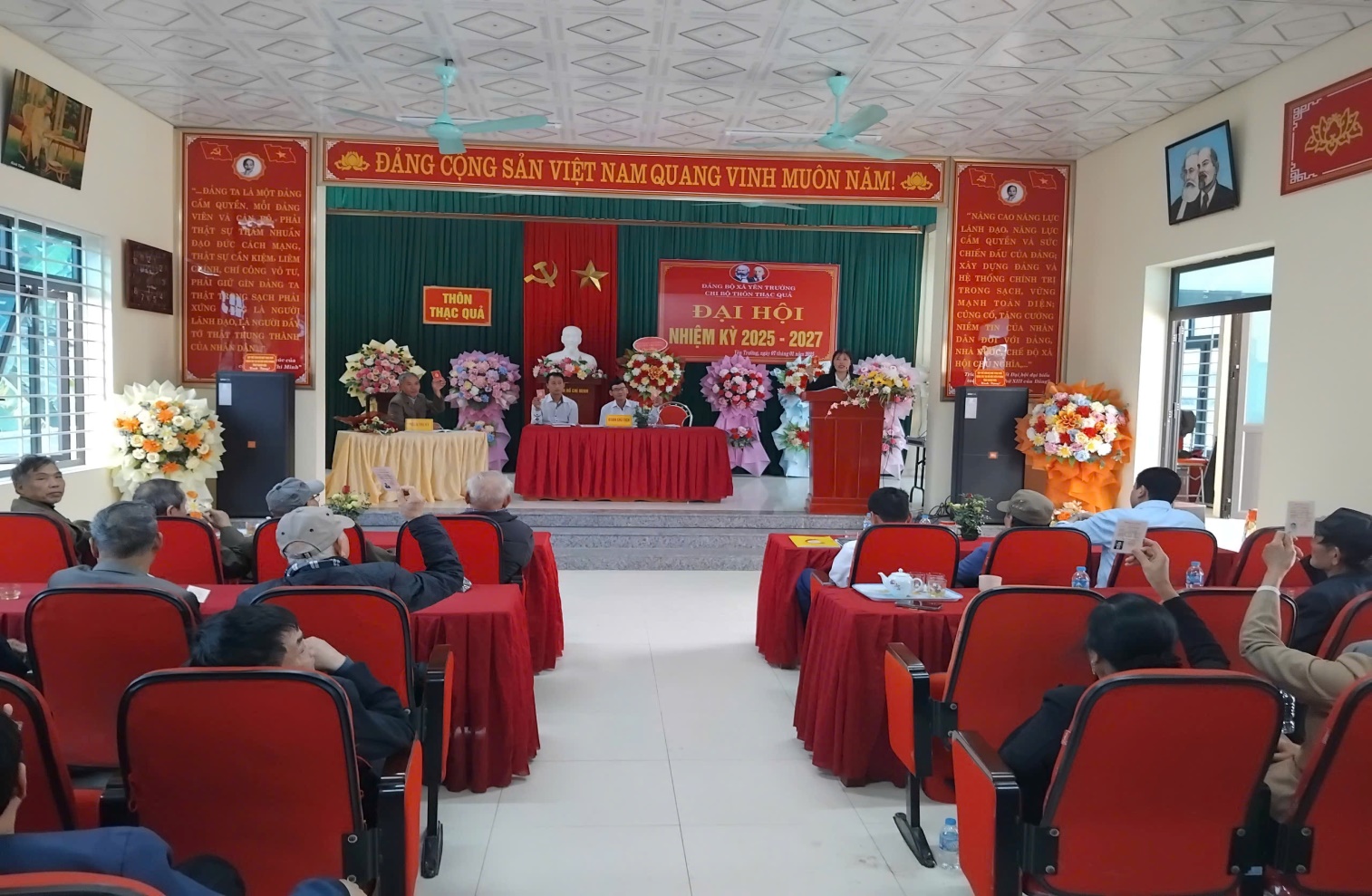 D:\HỘI CCB XÃ YÊN TRƯỜNG\BAI DANG TRANG TT DIEN TU\DH CB TQ NK 2025 - 2027\z6205567646881_f5a059bcd2c31913443db6dfa25aa1c2.jpg