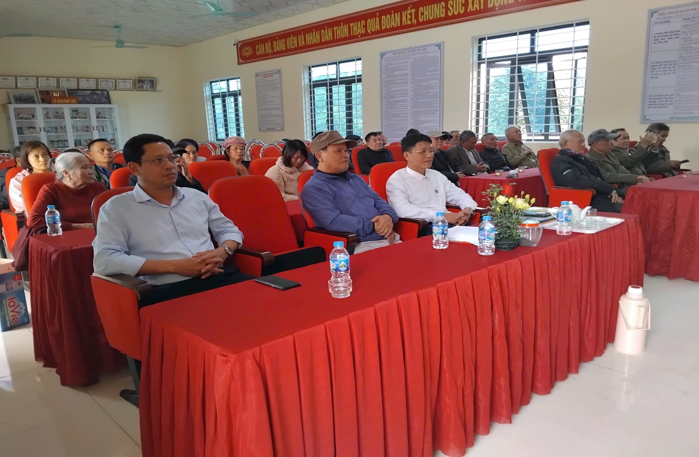 D:\HỘI CCB XÃ YÊN TRƯỜNG\BAI DANG TRANG TT DIEN TU\DH CB TQ NK 2025 - 2027\z6205097400846_5379983a07560138deea9b8f33602068.jpg
