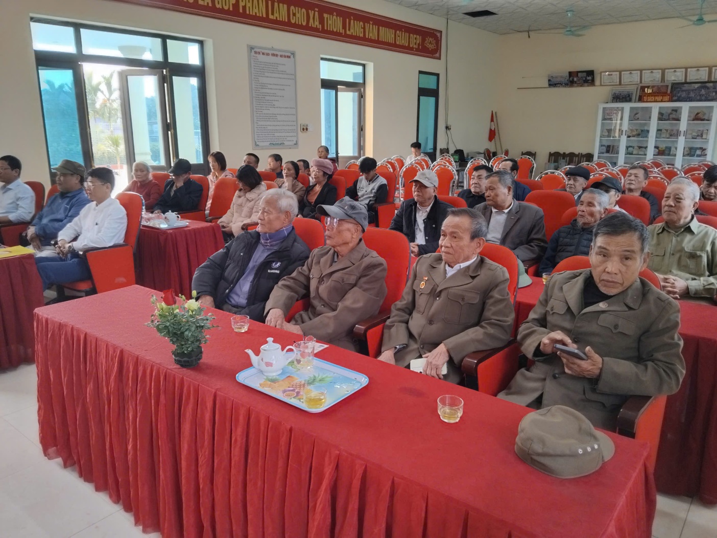 D:\HỘI CCB XÃ YÊN TRƯỜNG\BAI DANG TRANG TT DIEN TU\DH CB TQ NK 2025 - 2027\z6205097318339_6ab78ecd18236d908b08979f5e5829d6.jpg