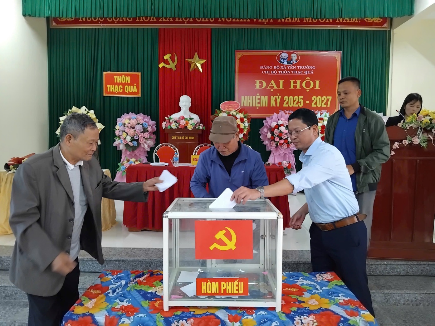 D:\HỘI CCB XÃ YÊN TRƯỜNG\BAI DANG TRANG TT DIEN TU\DH CB TQ NK 2025 - 2027\z6205567695742_df686cd8869ae465fb40730212e9c016.jpg