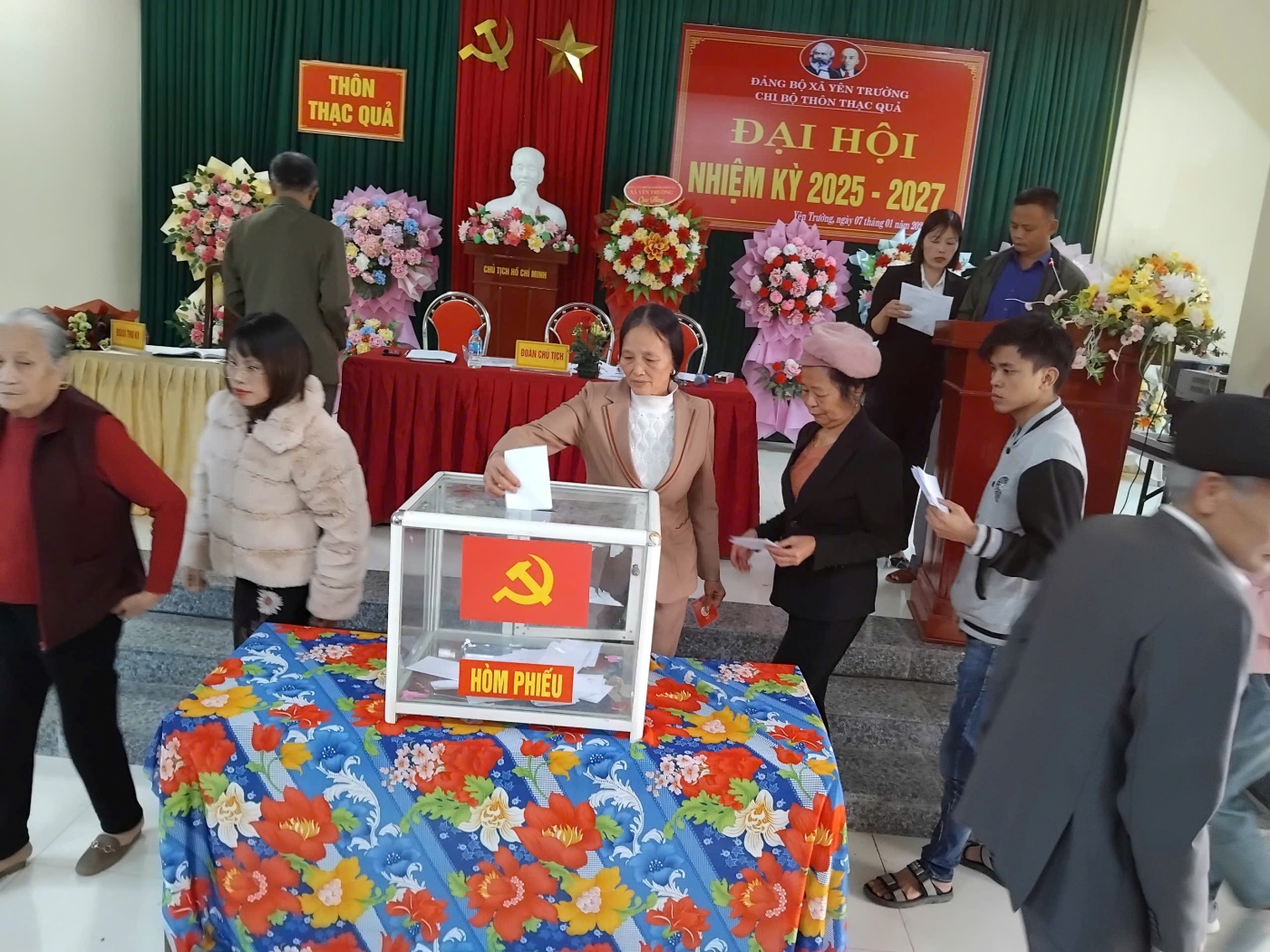 D:\HỘI CCB XÃ YÊN TRƯỜNG\BAI DANG TRANG TT DIEN TU\DH CB TQ NK 2025 - 2027\z6205567703118_c4247ebd9ad32484a4731a1f711ff44d.jpg