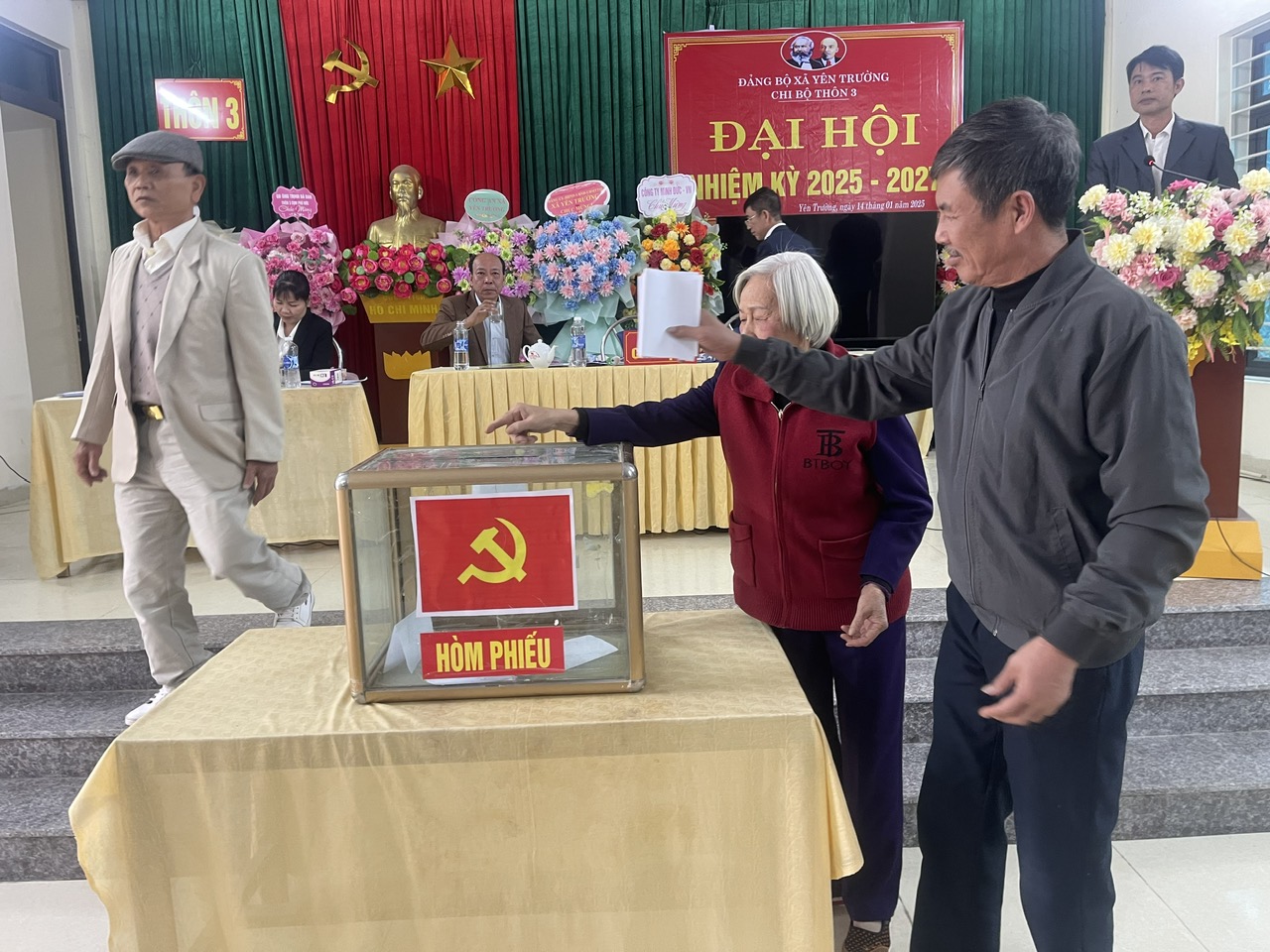 D:\HỘI CCB XÃ YÊN TRƯỜNG\THON 3\DH CB THON 3 NK 2025 - 2027\HINH ANH DH\a thuy\z6229846467401_ac4517063e0240aec2b79e1b6884daf0.jpg