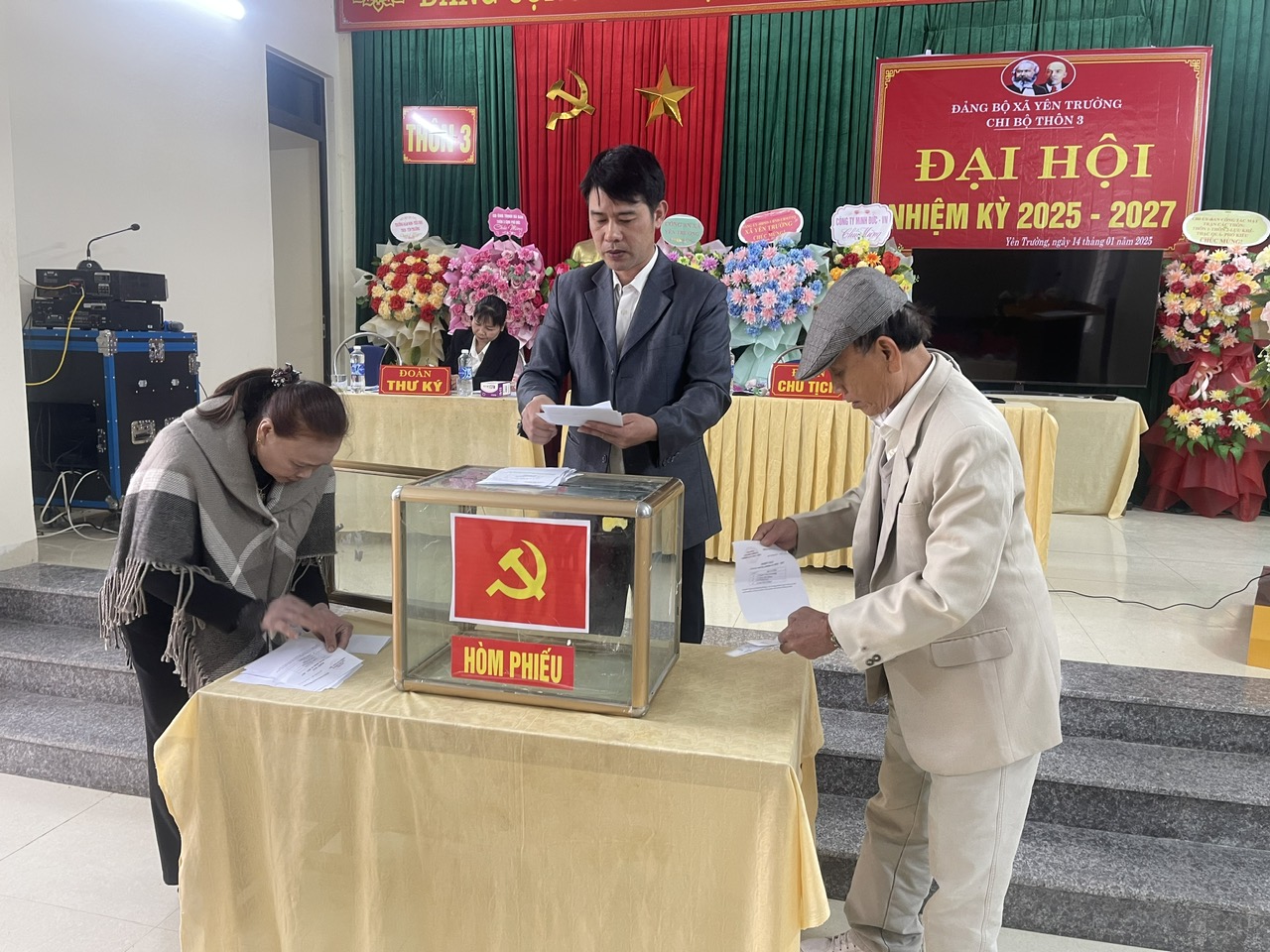 D:\HỘI CCB XÃ YÊN TRƯỜNG\THON 3\DH CB THON 3 NK 2025 - 2027\HINH ANH DH\a thuy\z6229846338427_a4d23f63d6bf84410c66e995269ff6a8.jpg