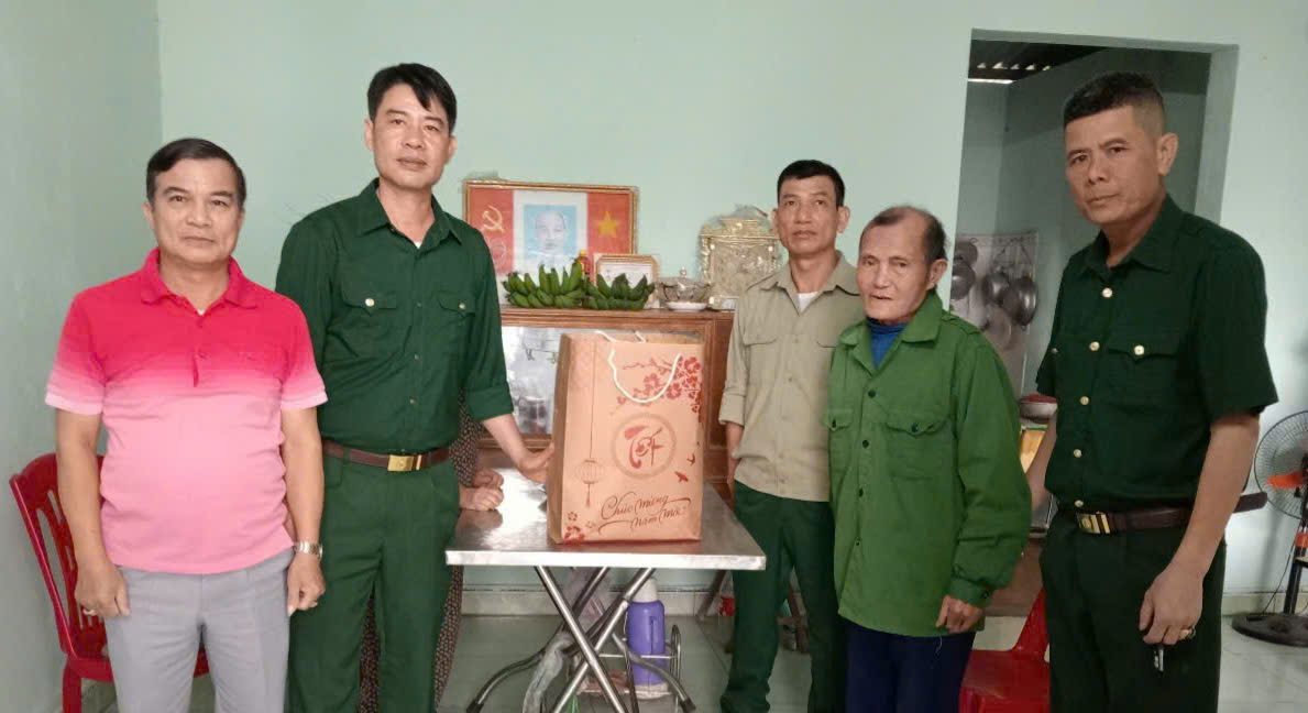 D:\HỘI CCB XÃ YÊN TRƯỜNG\BAI DANG TRANG TT DIEN TU\tang qua TET 2025\z6260883071452_f66c5ea995aec5108480479771ec9ae9.jpg