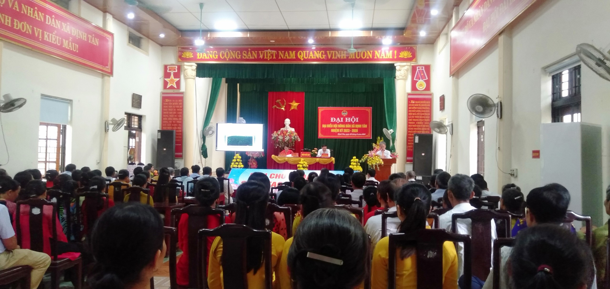Ảnh CTND đọc báo cáo.jpg