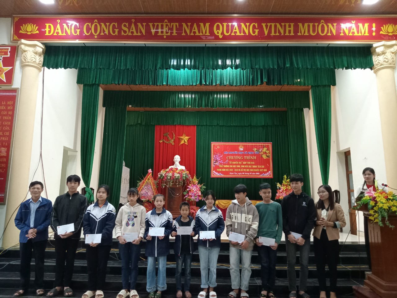 Ảnh HS vượt khó.jpg