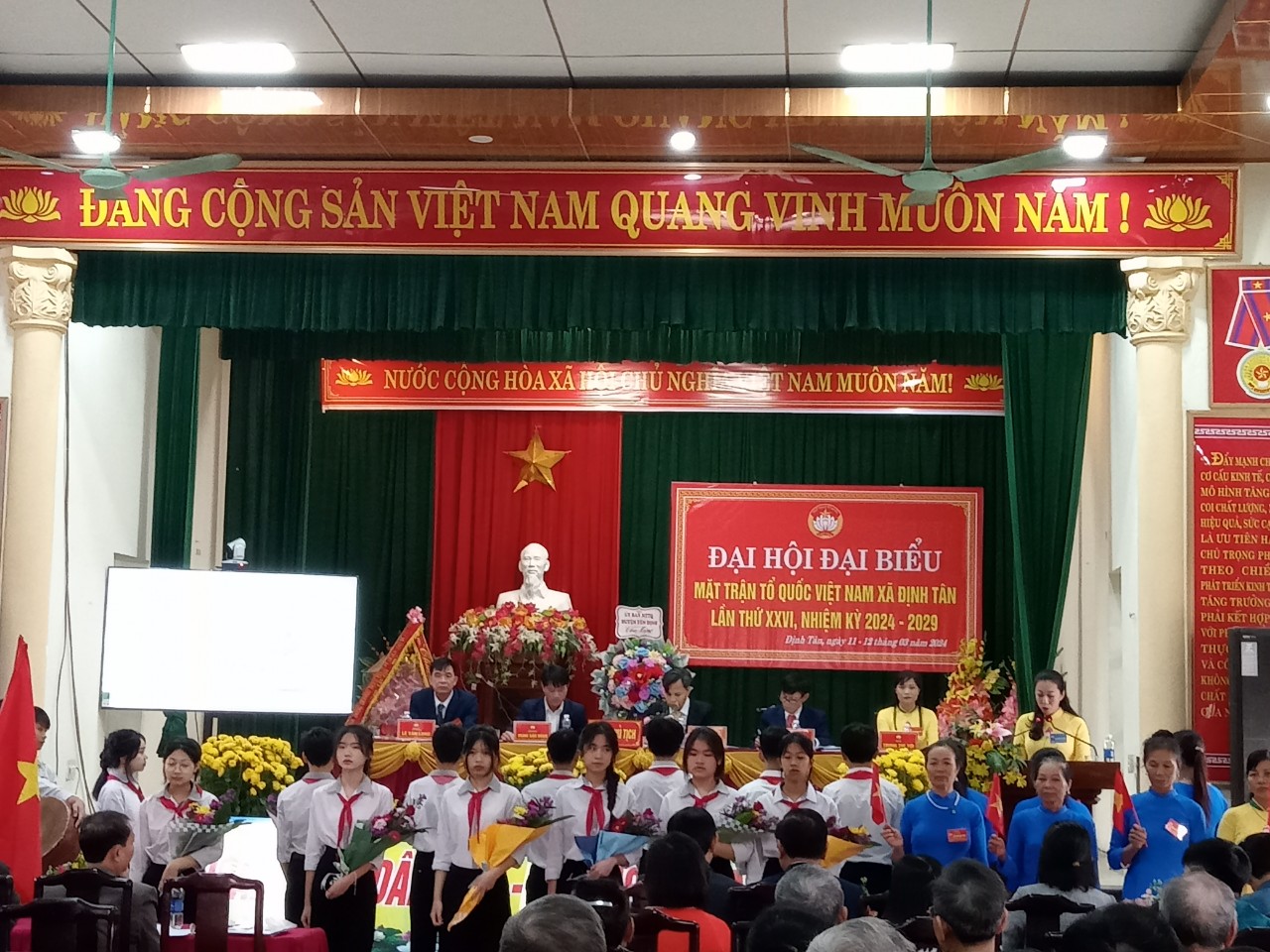 Ảnh các tầng lớp ND chúc mừng ĐH.jpg
