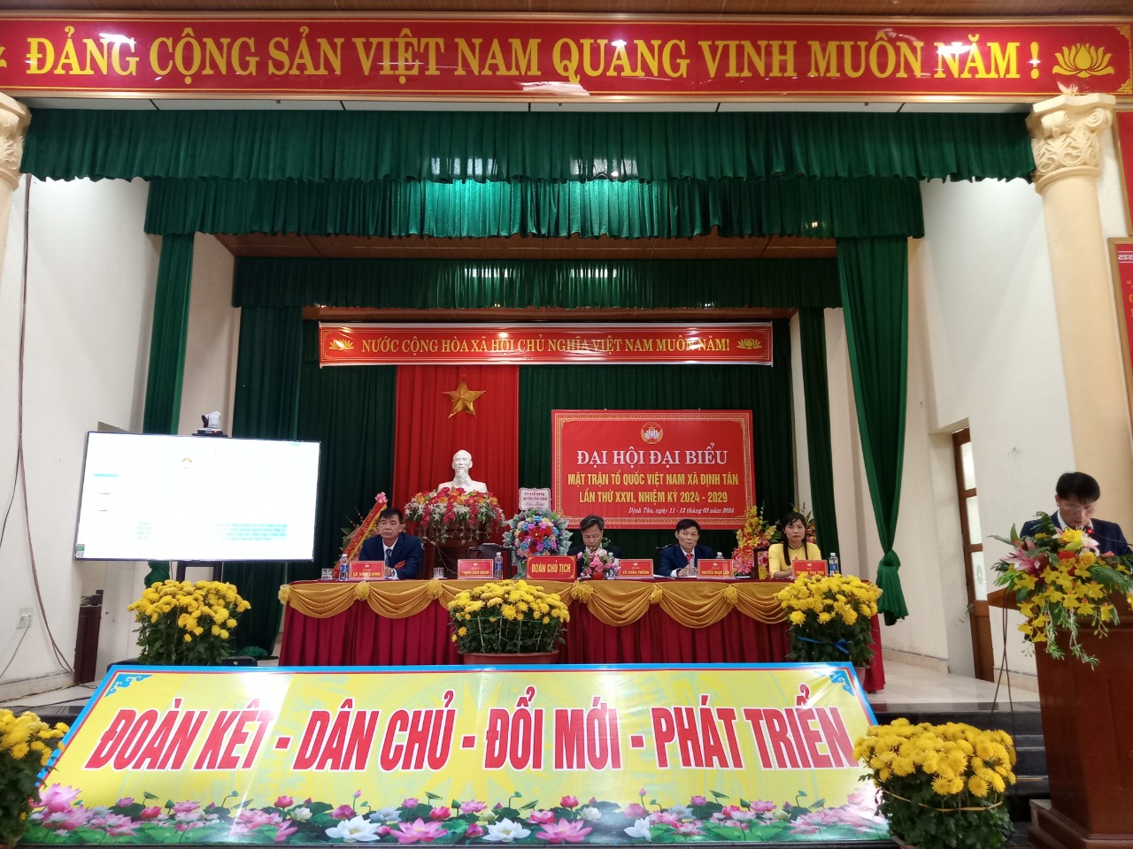 Ảnh chú Hoan đọc BC.jpg
