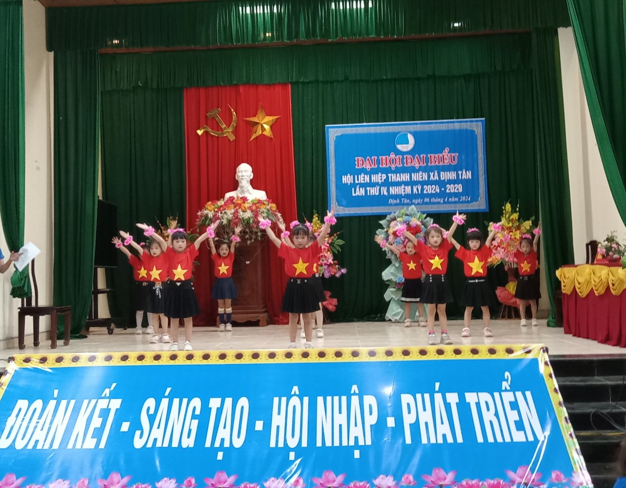 Ảnh VN Đại hội TN 1.jpg