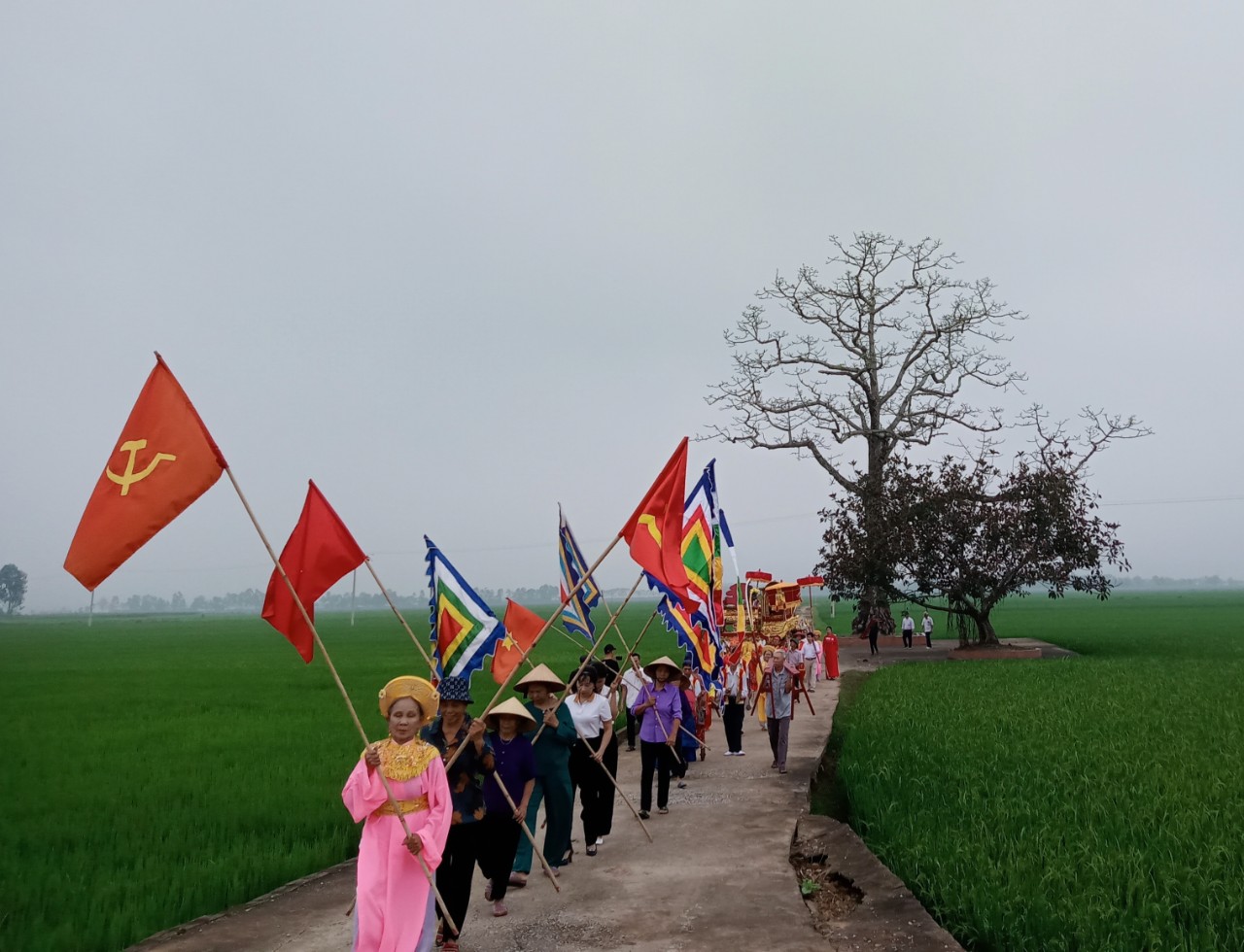 ảnh rước kiệu (3).jpg