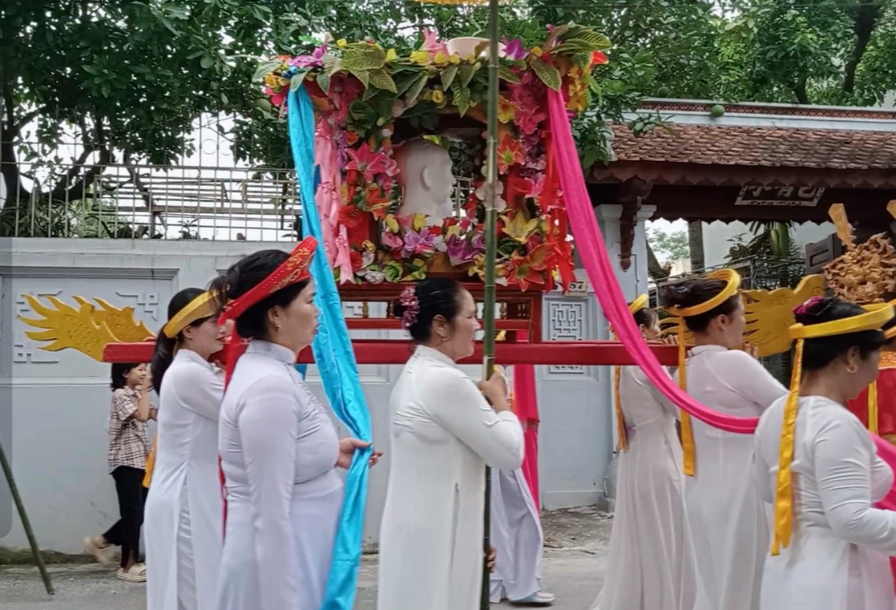 Ảnh rước kiệu YH 2.jpg