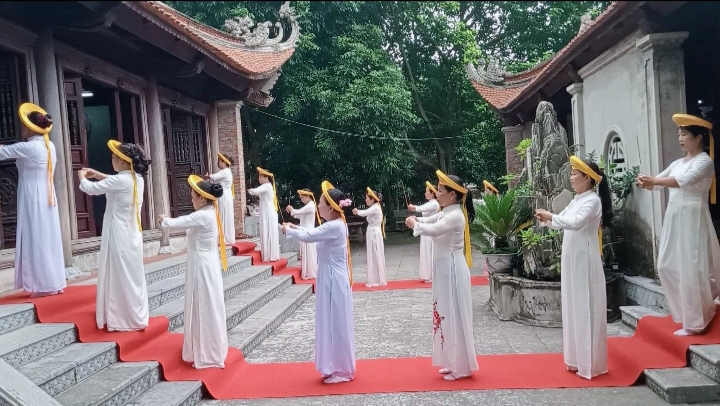 Ảnh dâng hương lễ hội YH.jpg