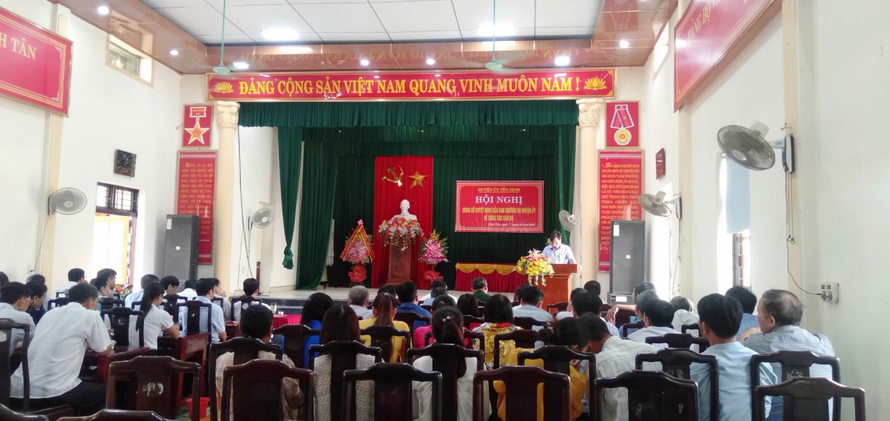 HỘI NGHỊ CÔNG BỐ QUYẾT ĐỊNH CỦA BAN THƯỜNG VỤ HUYỆN UỶ VỀ CÔNG TÁC CÁN BỘ.