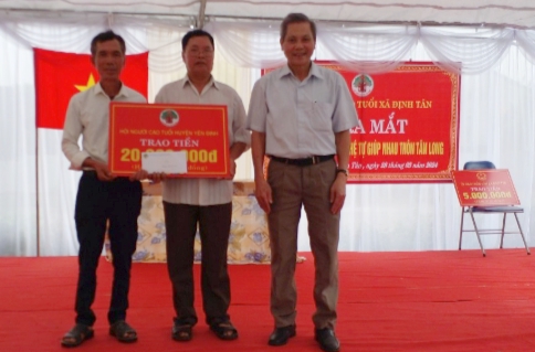 LỄ RA MẮT CÂU LẠC BỘ LIÊN THẾ HỆ TỰ GIÚP NHAU THÔN TÂN LONG, XÃ ĐỊNH TÂN