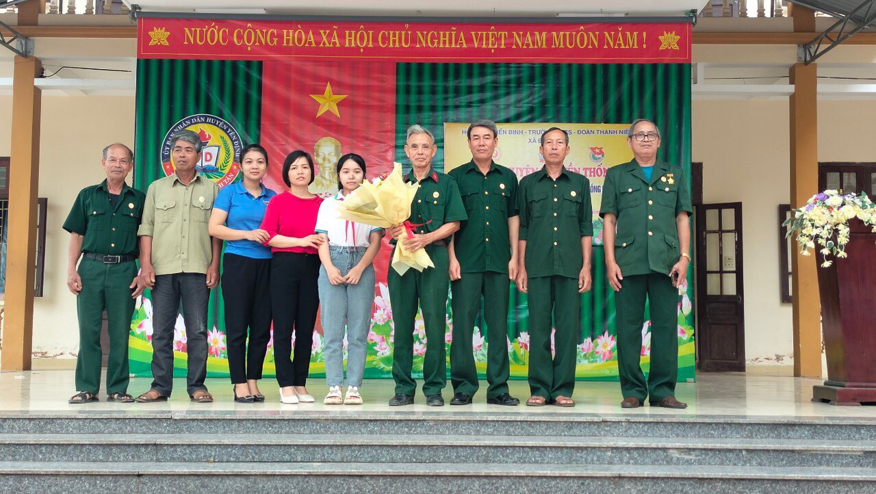HỘI CỰU CHIẾN BINH XÃ ĐỊNH TÂN NÓI CHUYỆN TRUYỀN THỐNG NHÂN DỊP KỶ NIỆM 49 NĂM NGÀY GIẢI PHÓNG MIỀN NAM THỐNG NHẤT ĐẤT NƯỚC (30/4/1975 - 30/4/2024)