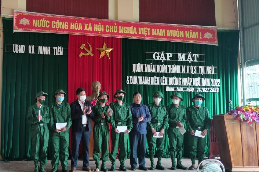 tặng quà tiễn quân 2.jpg