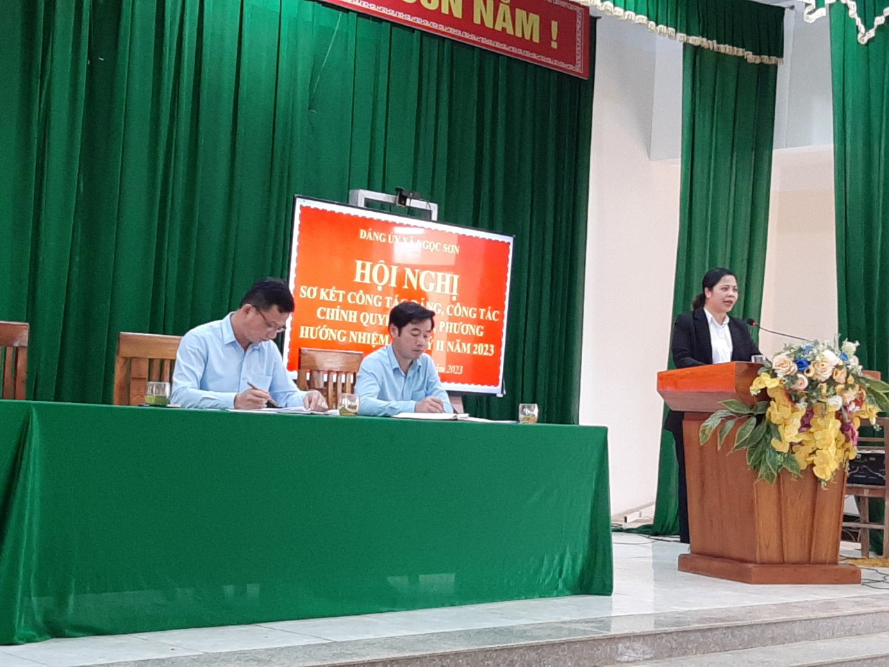 bà nhung.jpg