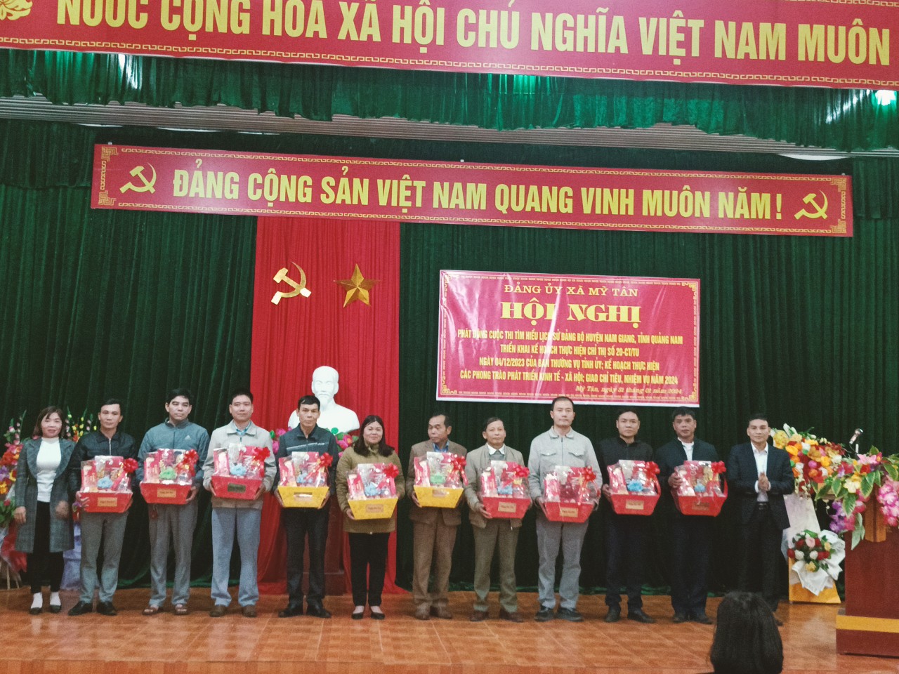 Hội nghị phát động cuộc thi tìm hiểu lịch sử đảng bộ huyện nam giang, tỉnh quảng nam; triển khai kế hoạch thực hiện các phong trào