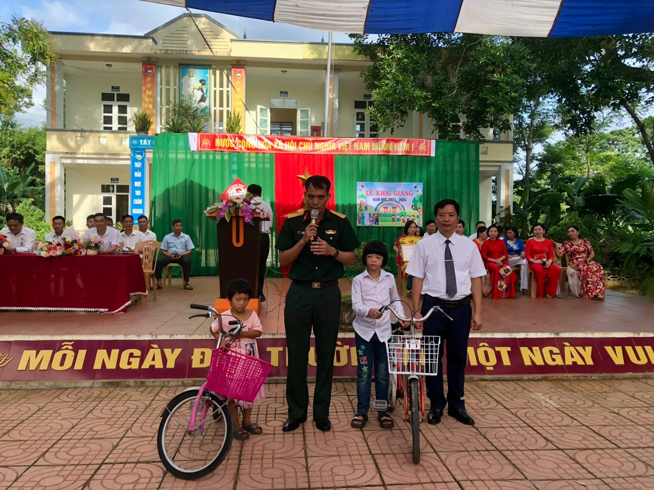 Linh Tăng xe tiêu học 1.jpg