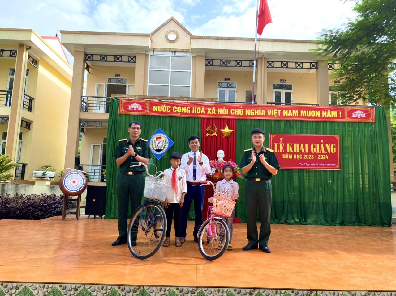 linh tăng xe th2.jpg