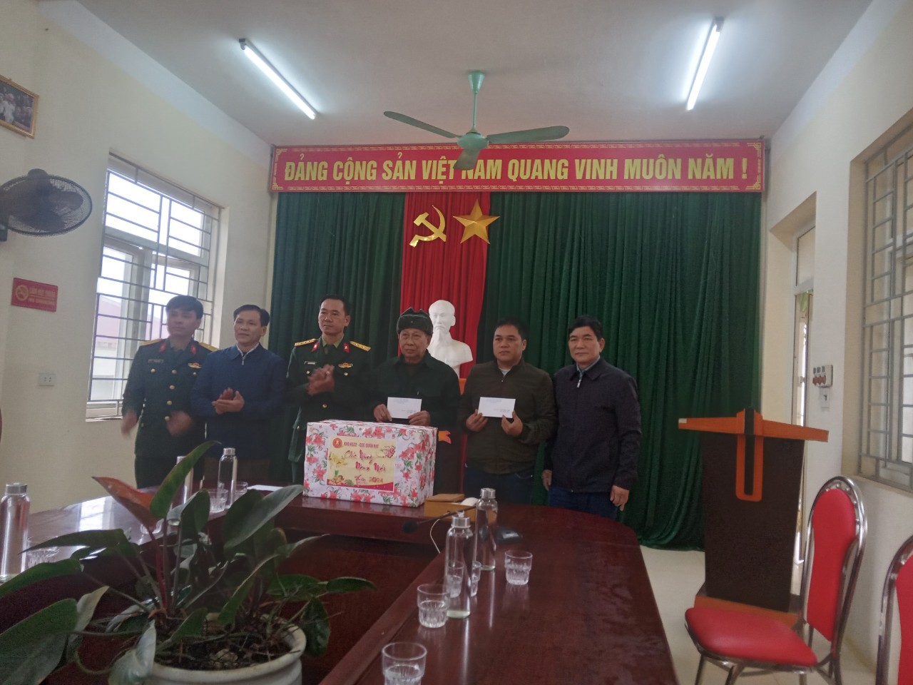 Đơn vị K822 Tặng quà gia đình gia đình chính sách nhân dịp Tết Nguyên đán Giáp Thìn 2024