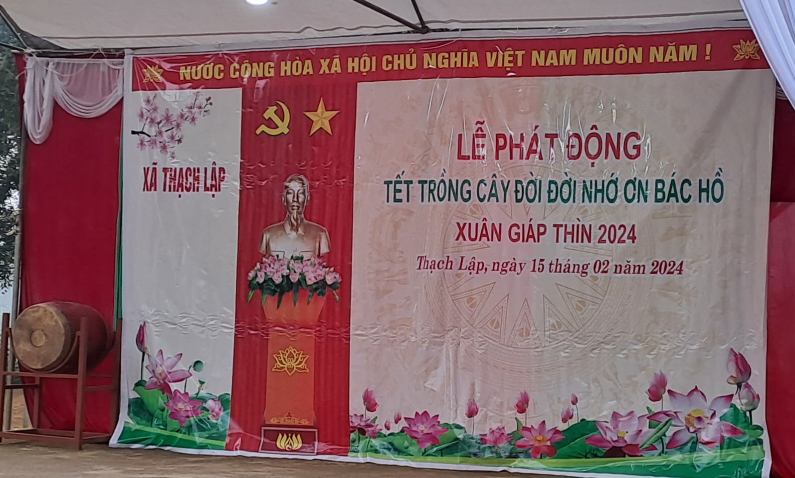 Tết trồng cây đời đời nhớ ơn Bác Hồ trồng hàng rào xanh xuân Giáp Thìn năm 2024;