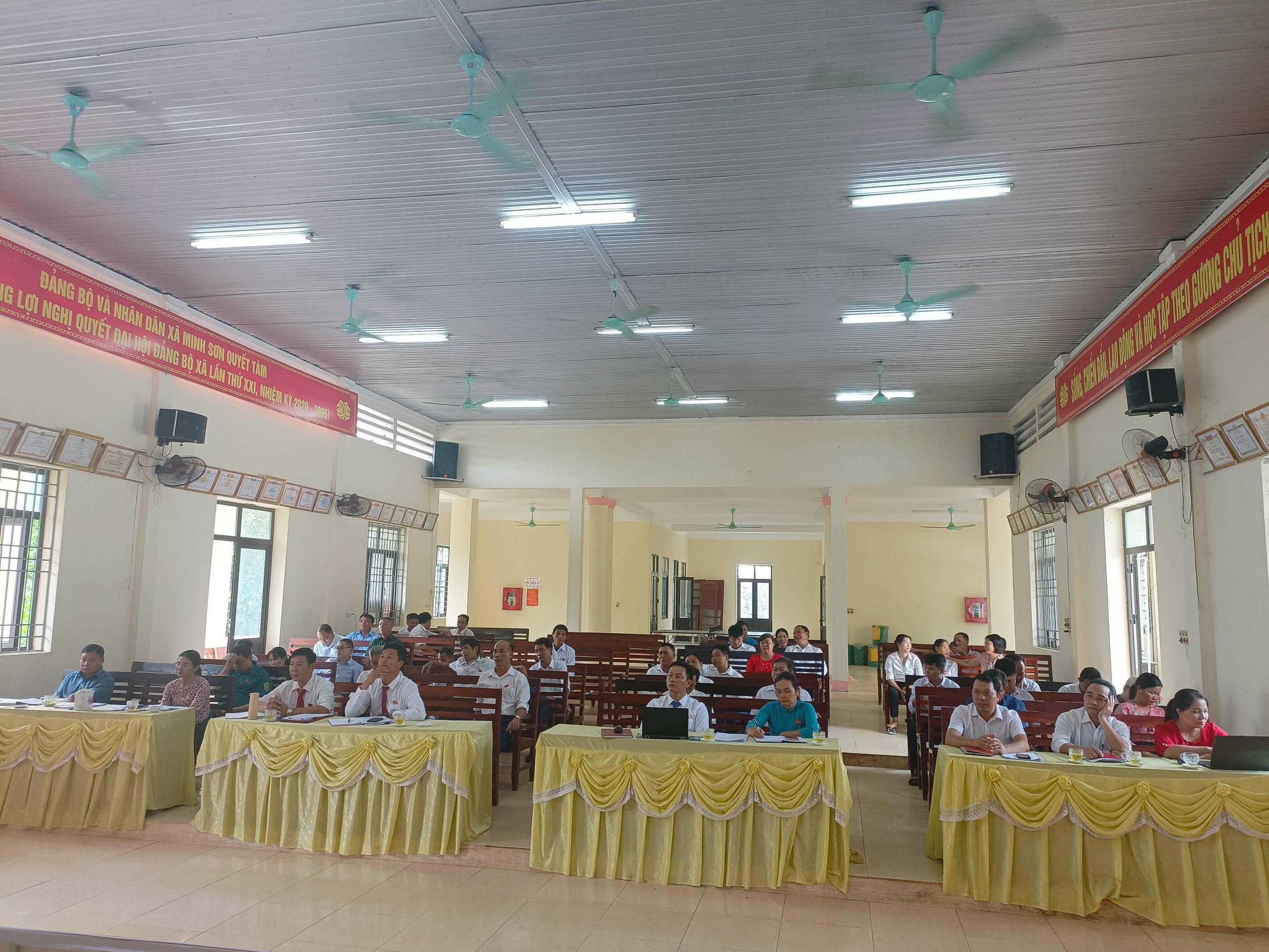 trên xuống.jpg