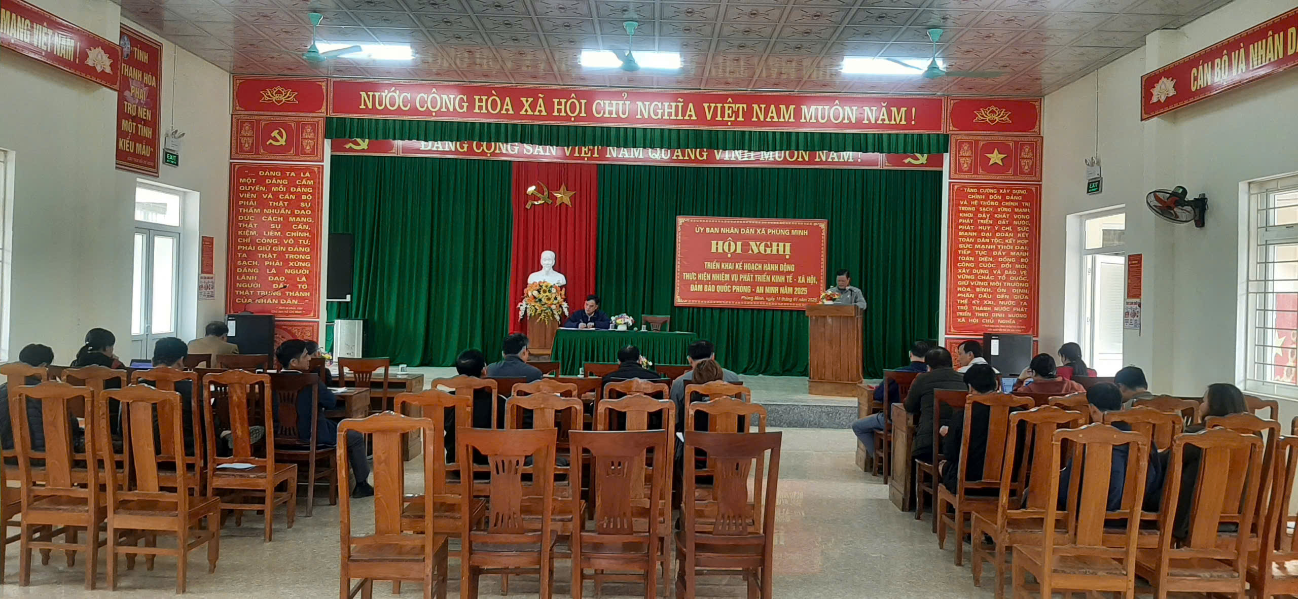 Ủy ban nhân dân xã Phùng Minh triển khai “Kế hoạch hành động thực hiện nhiệm vụ phát triển kinh tế - xã hội, đảm bảo quốc phòng - an ninh năm 2025”