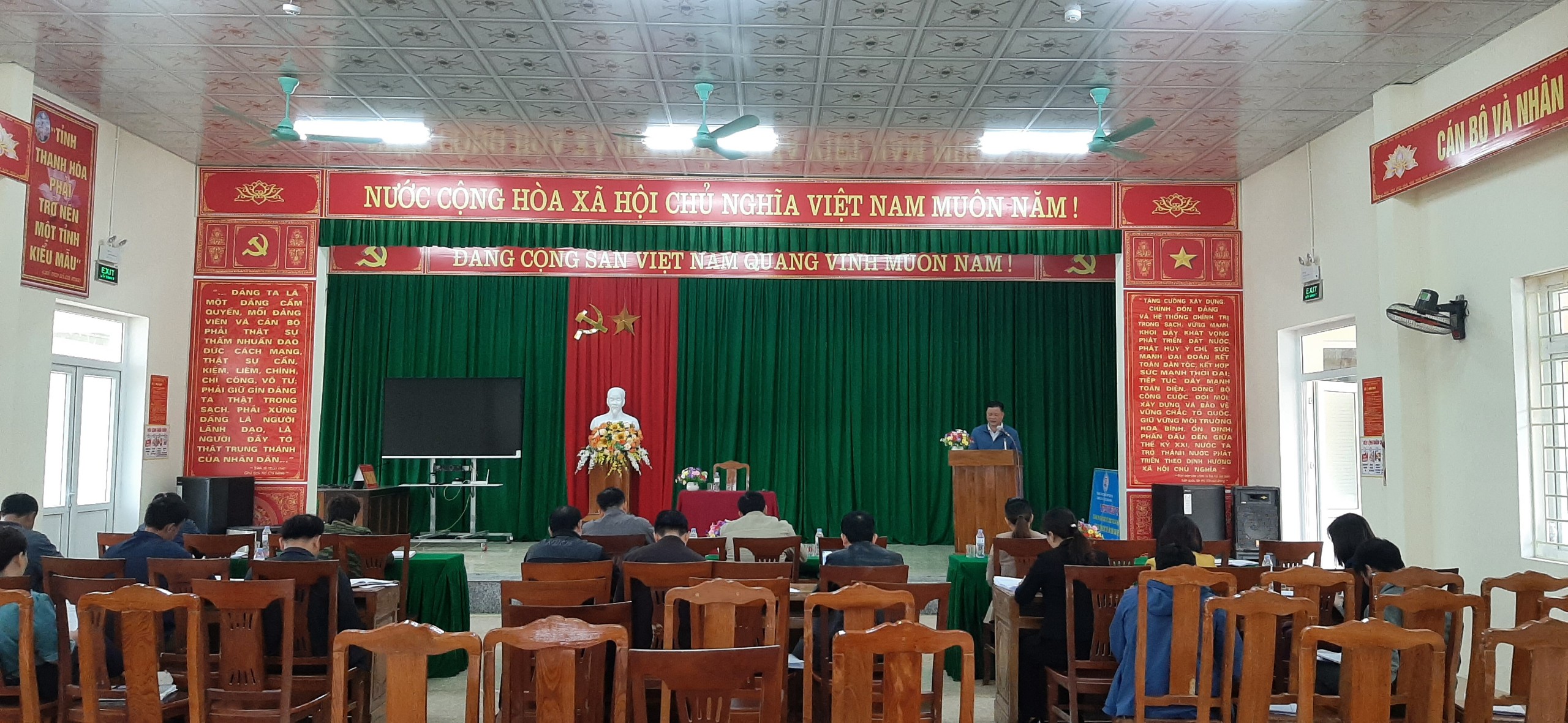 UBND xã Phùng Minh sơ kết thực hiện nhiệm vụ Kinh tế, văn hóa – xã hội, quốc phòng, an ninh quý I năm 2024