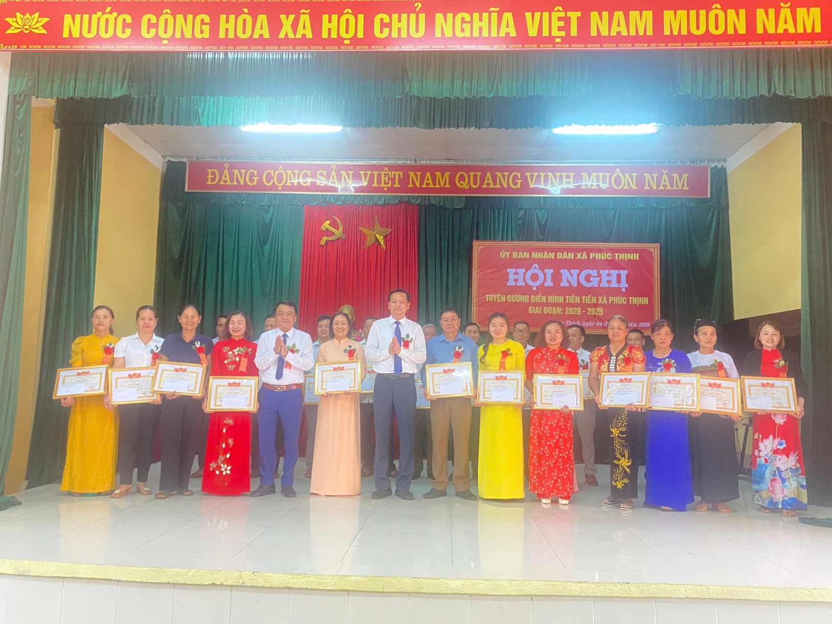 D:\ẢNH .LINH\tiên tien 6.jpg